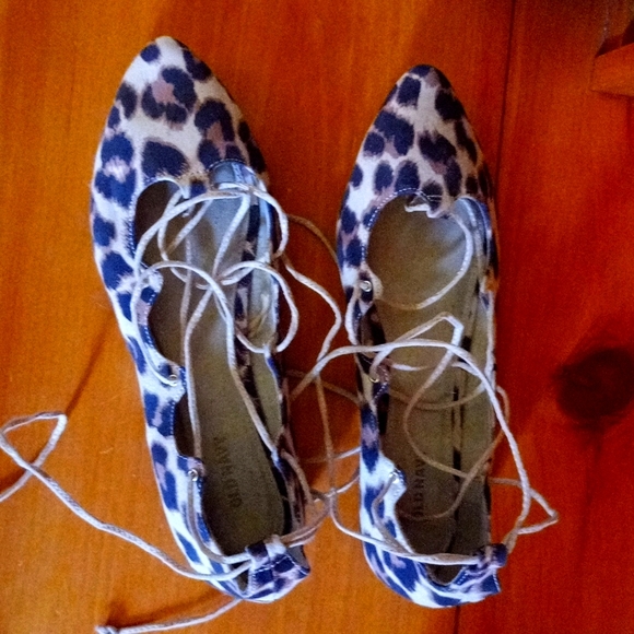 Old Navy Leopard Print flays - Picture 1 of 3
